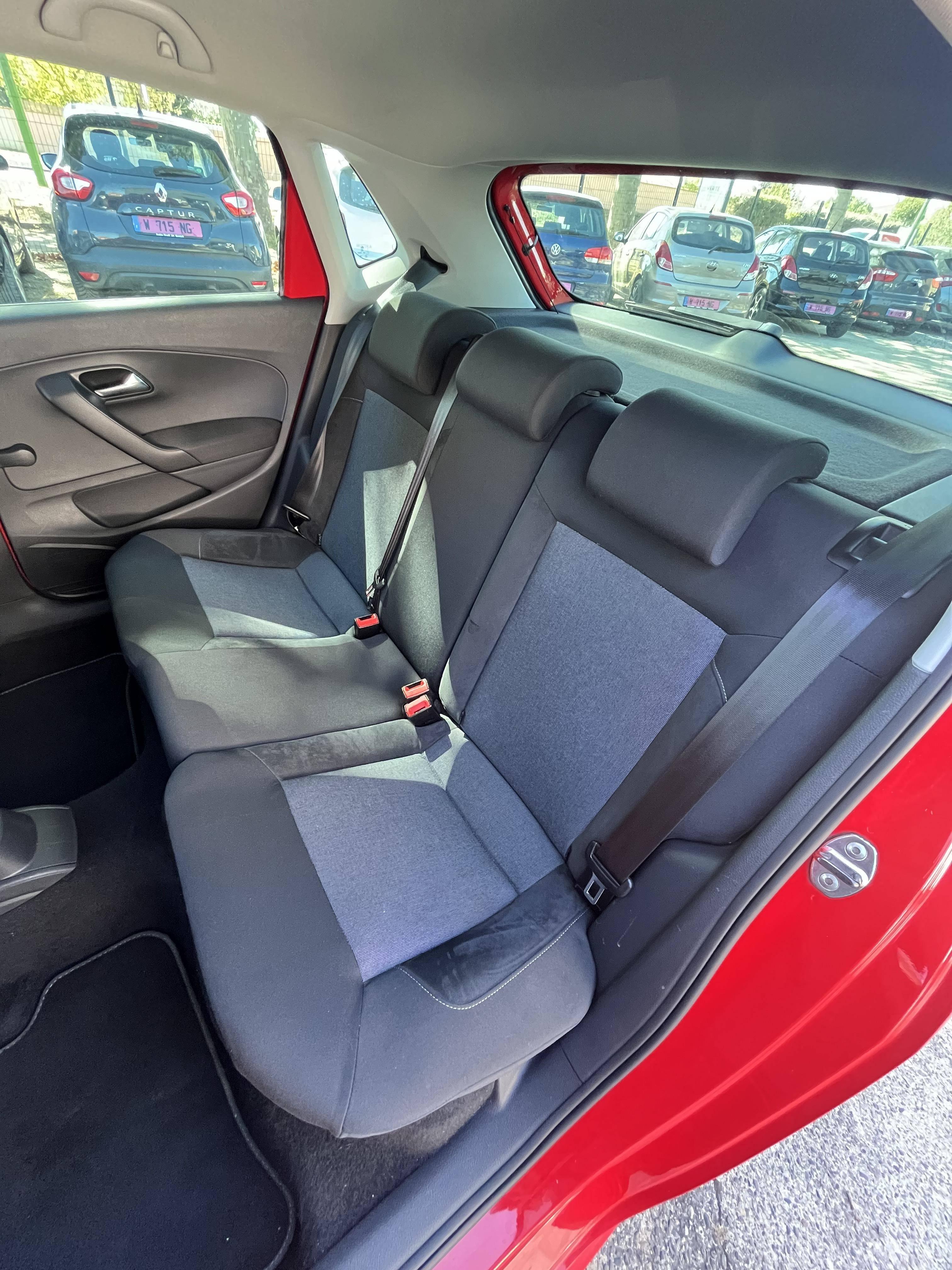 VOLKSWAGEN POLO